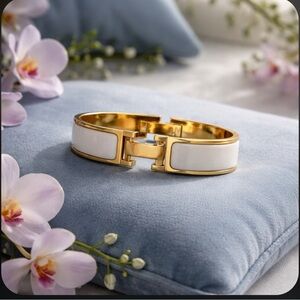 So beautiful bracelet color is light grey i think